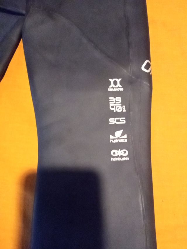 Malla larga de neopreno chica Orca sin estrenar