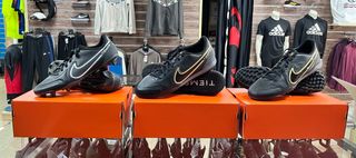 Botas fútbol Talla 49 de segunda mano por 55 EUR en Benicarló en WALLAPOP