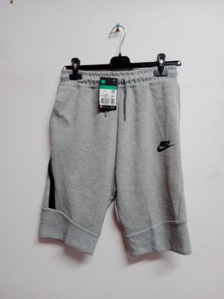 Pantalón Tech Fleece niño equivale a talla S de segunda mano por 35 EUR en  El Monastil en WALLAPOP