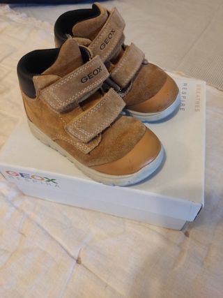 Botas bebé Geox de segunda mano por 10 EUR en Madrid en WALLAPOP