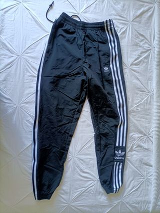 Chandal Adidas retro de segunda mano en WALLAPOP
