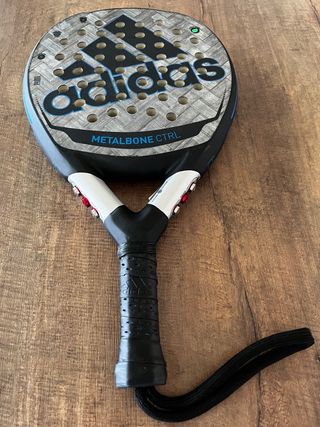 Pala pádel Adidas Metalbone CTRL 2021 de segunda mano por 80 EUR en Madrid  en WALLAPOP