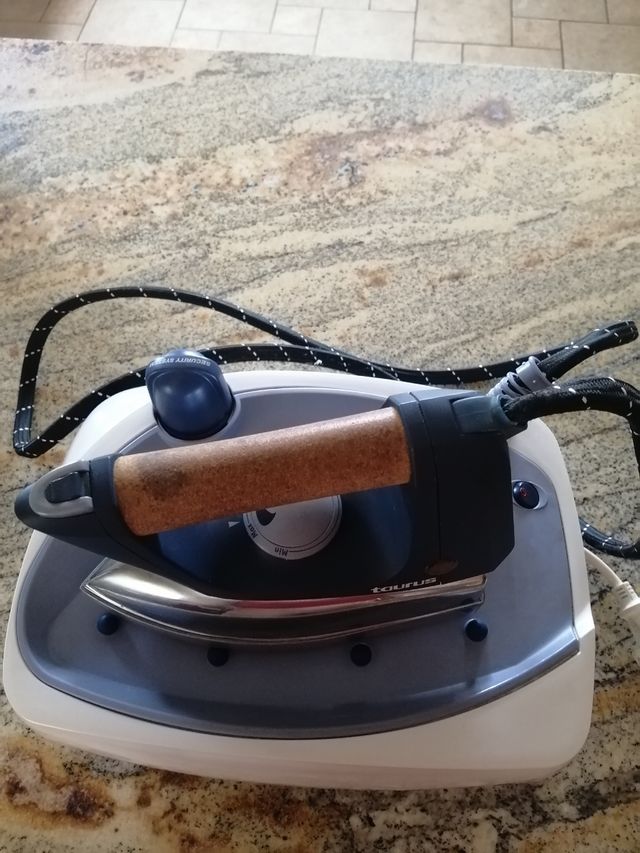 Centro de Planchado TAURUS.