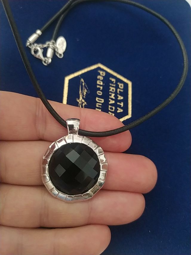 colgante de plata y onix de Pedro Durán