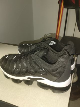 Nike vapormax plus negras de segunda mano por 70 EUR en Seseña en WALLAPOP