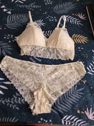 Conjunto ropa interior Primark de segunda mano por 3 EUR en Pineda de Mar  en WALLAPOP