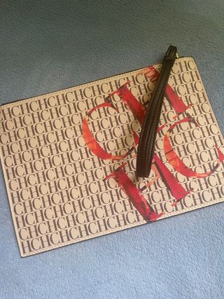 Neceser Carolina Herrera de segunda mano por 50 EUR en Ayacata en WALLAPOP