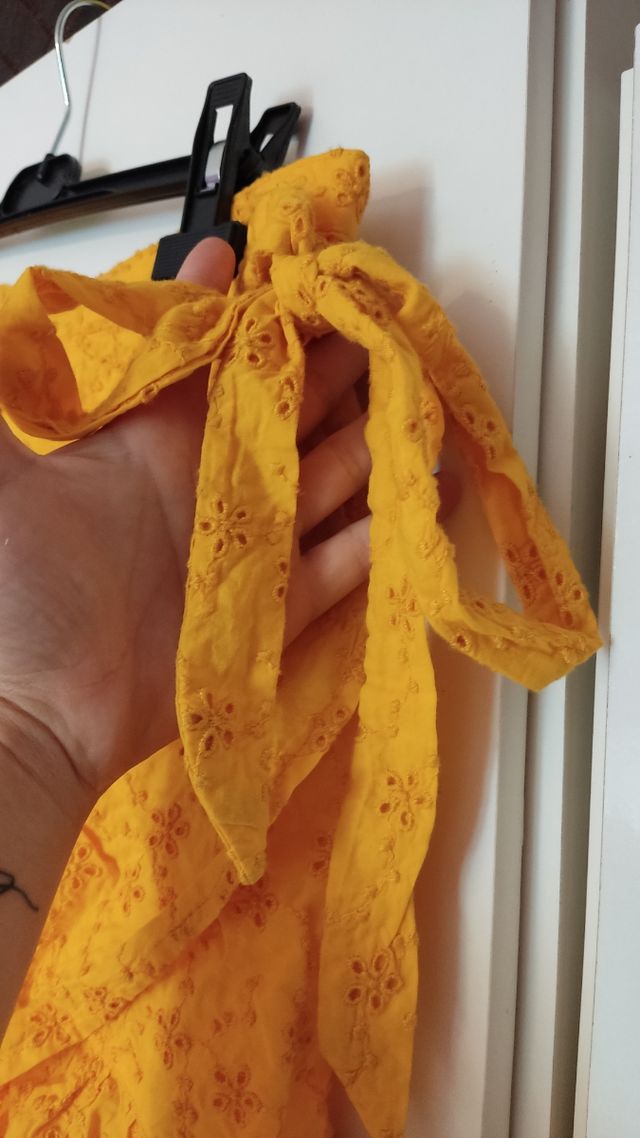 Falda volantes mostaza