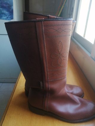 Botas camperas hechas a mano N. Calero de segunda mano por 70 EUR en  Casabermeja en WALLAPOP