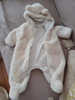 Buzo bebe Zara de segunda mano en WALLAPOP