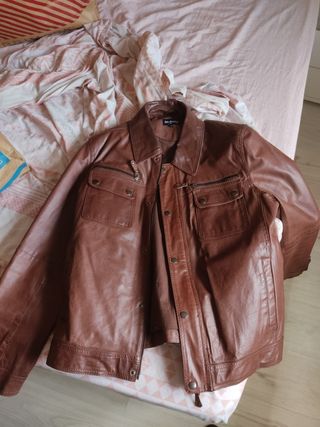 Cazadora cuero formula joven de segunda mano por 50 EUR en Madrid en  WALLAPOP