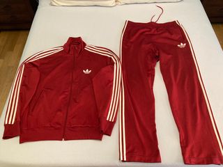 Chandal Adidas granate de segunda mano en WALLAPOP