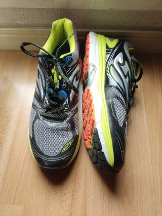 Zapatillas Running Joma R.Hispalis XVII de segunda mano por 35 EUR en  Madrid en WALLAPOP