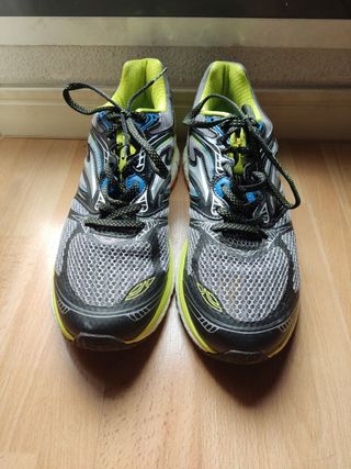 Zapatillas Running Joma R.Hispalis XVII de segunda mano por 35 EUR en  Madrid en WALLAPOP