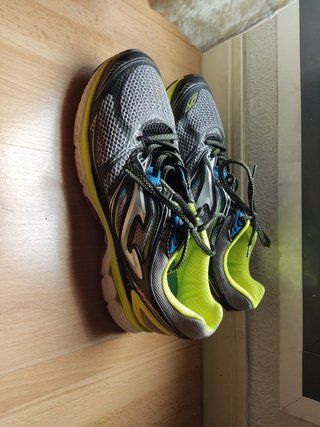 Zapatillas Running Joma R.Hispalis XVII de segunda mano por 35 EUR en  Madrid en WALLAPOP