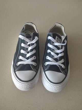 Converse negras talla 36 de segunda mano por 35 EUR en Oviedo en WALLAPOP