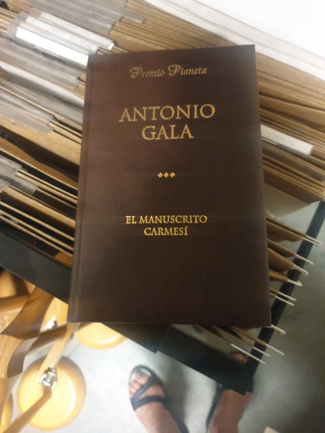 El Manuscrito Carmesi