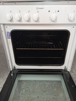 Conjunto horno ( HI 20 A WH/1 )+ vitrocerámica (VHR 640 X ) Indesit