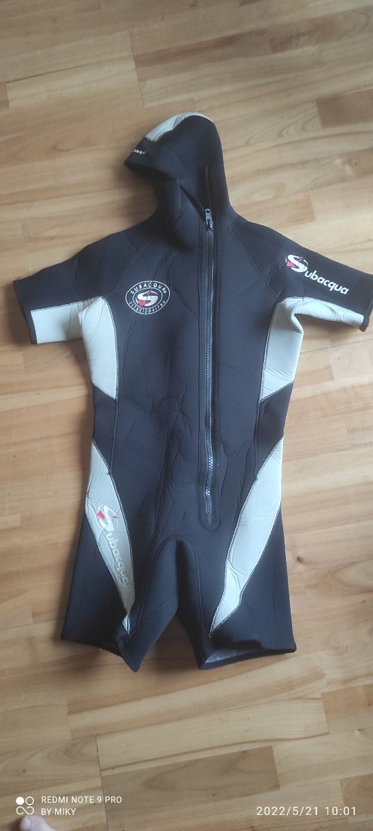 traje neopreno corto