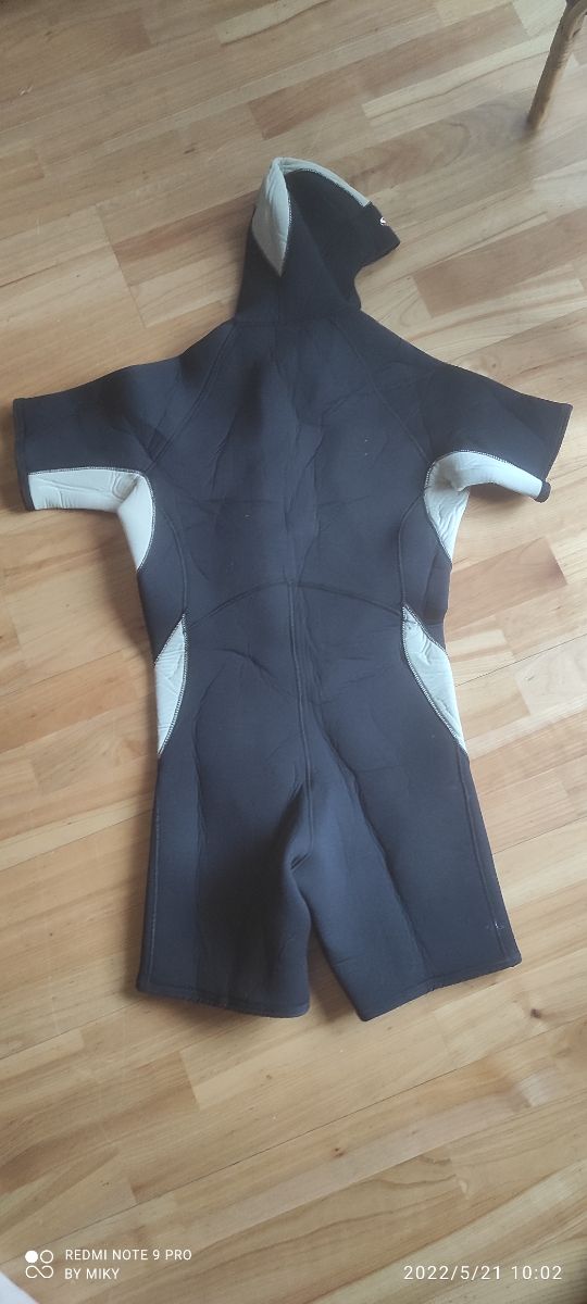traje neopreno corto