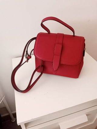 Bolso pequeño granate de segunda mano por 7 EUR en Almazora en WALLAPOP