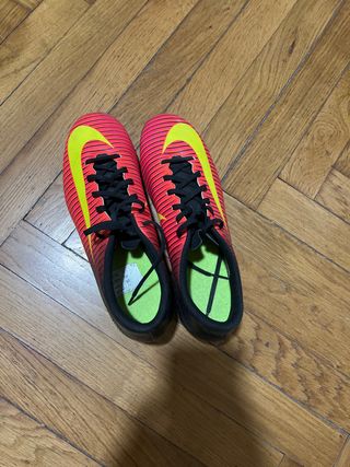 cantante recurso renovable Tan rápido como un flash botas de futbol nike  usadas Huerta postre Ilustrar