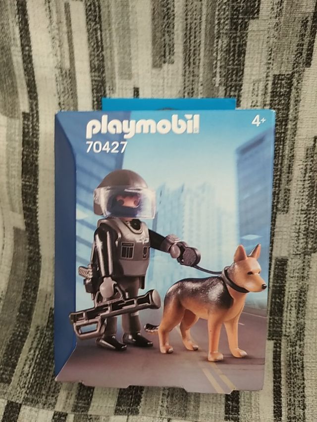 Caja playmobil policía con perro policía 