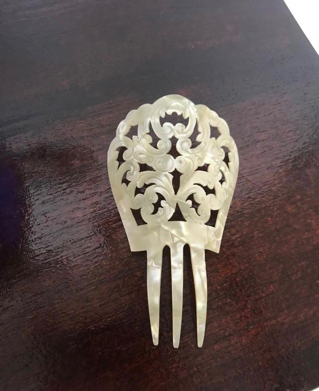 Peineta niña nácar 