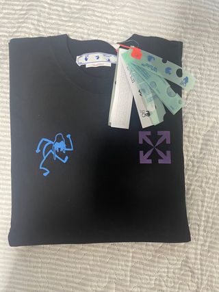 Camiseta Off-White de segunda mano por 190 EUR en Madrid en WALLAPOP