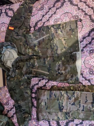 Traje tormenta verde pixelado ejercito de segunda mano por 69 EUR en  Marbella en WALLAPOP