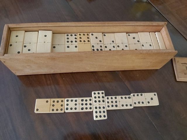 Domino de madera, hecho a mano