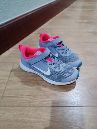 Zapatillas Nike talla 34 de segunda mano por 5 EUR en Santurtzi en WALLAPOP