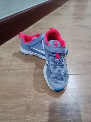 Zapatillas Nike talla 34 de segunda mano por 5 EUR en Santurtzi en WALLAPOP