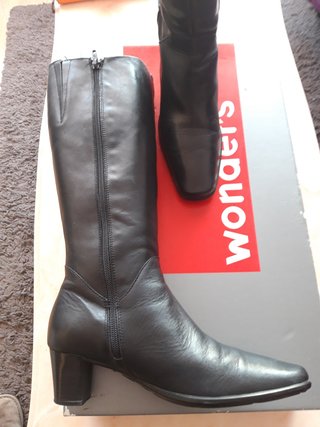 Botas Wonders de segunda mano por 38 EUR en Barcelona en WALLAPOP