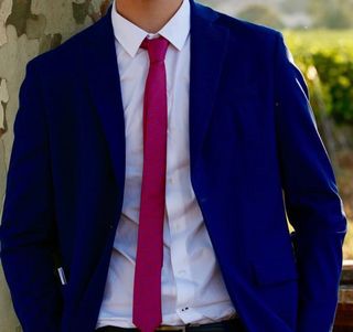 Traje de hombre Azul Klein de segunda mano por 75 EUR en Pamplona en  WALLAPOP