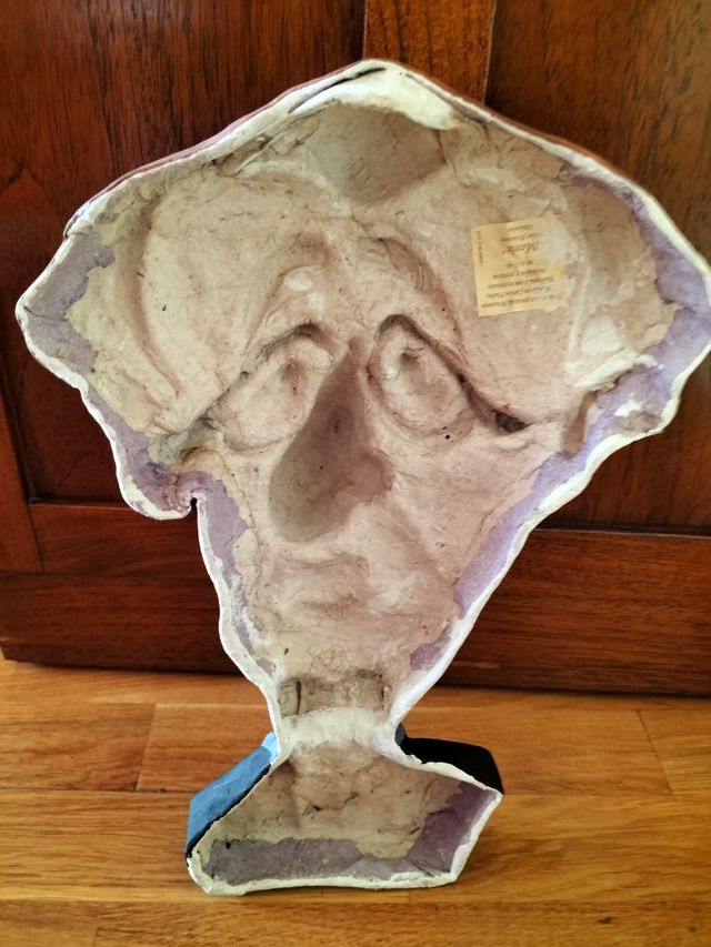 Woody Allen de papel maché 