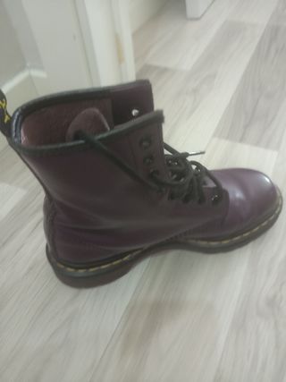 Botas militares moradas mujer de segunda mano por 60 EUR en Colonia Pablo  Iglesias en WALLAPOP