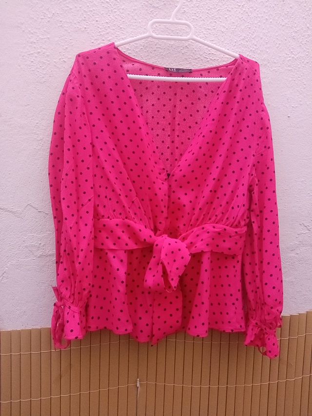camisa fuxia negra