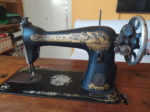 Maquina de coser Singer antigua, 1925