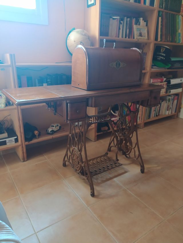 Maquina de coser Singer antigua, 1925