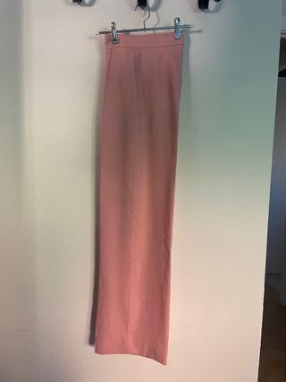 Pantalón rosa palo Bershka de segunda mano por 10 EUR en Toledo en WALLAPOP