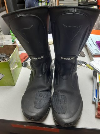 Botas Dainese de segunda mano por 40 EUR en Mataró en WALLAPOP