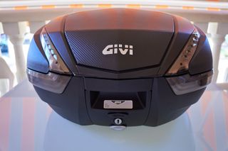Baul para moto GIVI V47 monokey system de segunda mano por 130 EUR en  Molina de Segura en WALLAPOP