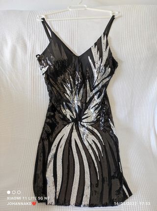 Elegante vestido de segunda mano por 10 EUR en Santa Coloma de Gramenet en  WALLAPOP