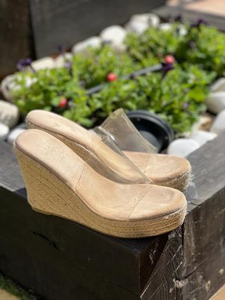 Sandalias transparentes de cuña esparto de segunda mano por 15 EUR en La  Cañada en WALLAPOP