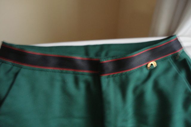 Pantalón verde cinta en la cintura estilo italiano