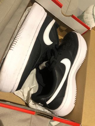 Zapatillas Nike Negras de segunda mano por 50 EUR en Cho en WALLAPOP