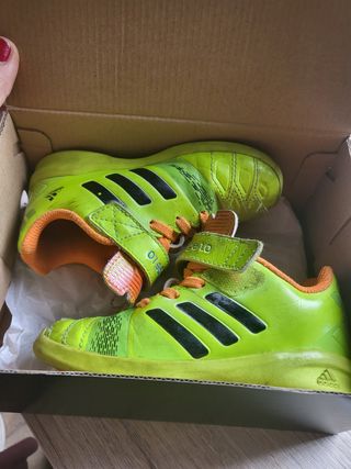 Zapatillas de fútbol sala de segunda mano en WALLAPOP