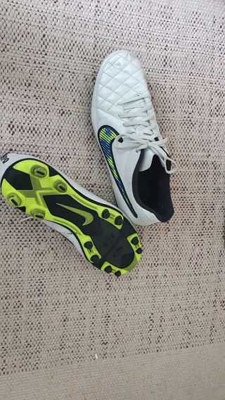 Compra Zapatillas de fútbol talla 44 online baratas | Tendencias 2022 en  Shopalike.es