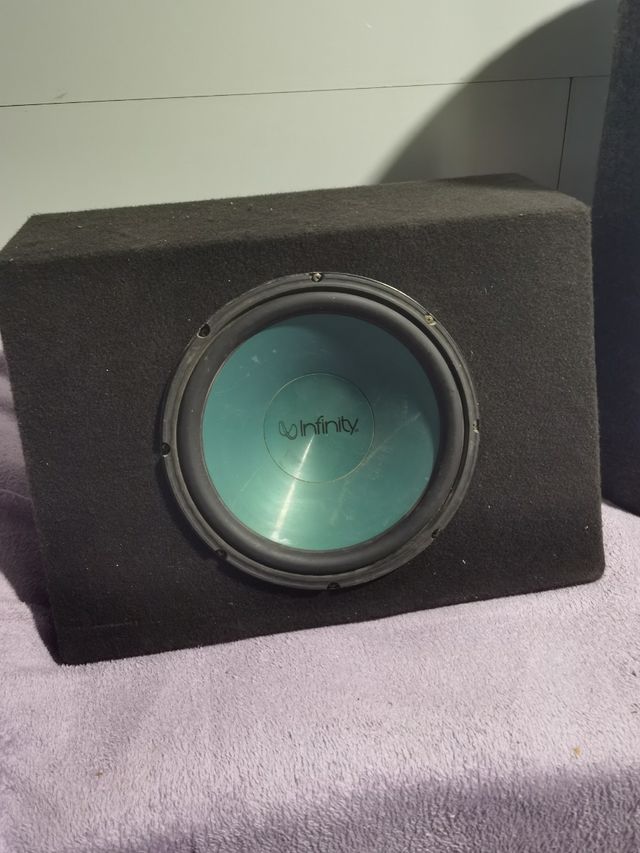 subwofeer bombo infinity coche